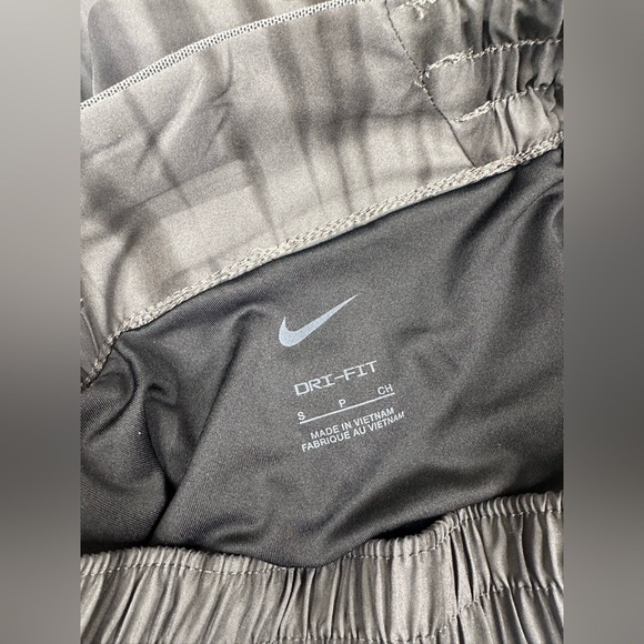 Nike Women's DRI-FIT High-Waist Brief-Lined Printed Training Shorts Size Small - Picture 8 of 12